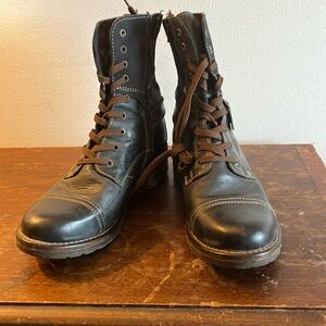 Taos ankle boots. Zipper. Grey leather/suede upper. Size 39 (8.5 Women’s)